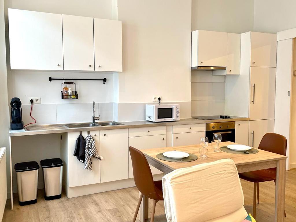 Le Cocon Des Guillemins Apartment เลียจ ภายนอก รูปภาพ
